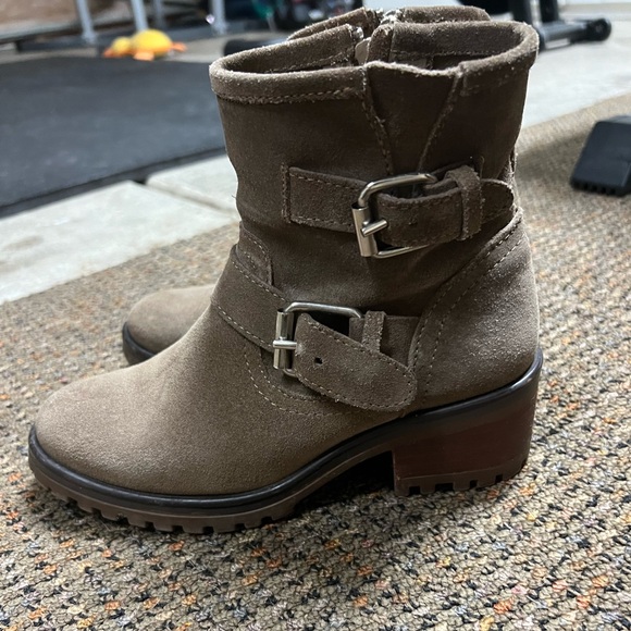 Suede fall boots. Above ankle. Great condition. No flaws.Buckles and zippered - Picture 8 of 9
